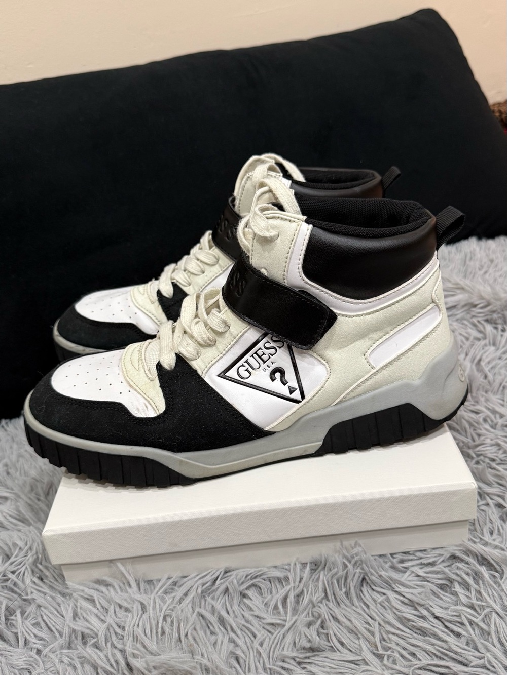 GUESS Men’s High Top Sneakers White Black Logo Strap Size US 9.5 EU 42.5